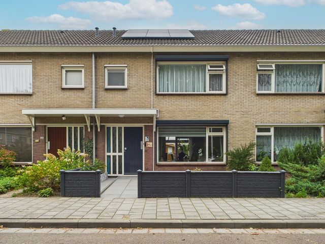 Madame Curiestraat 28, Terneuzen