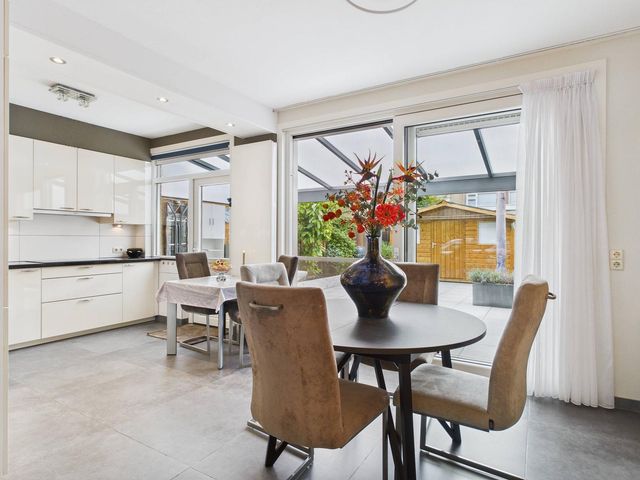 Madame Curiestraat 28, Terneuzen