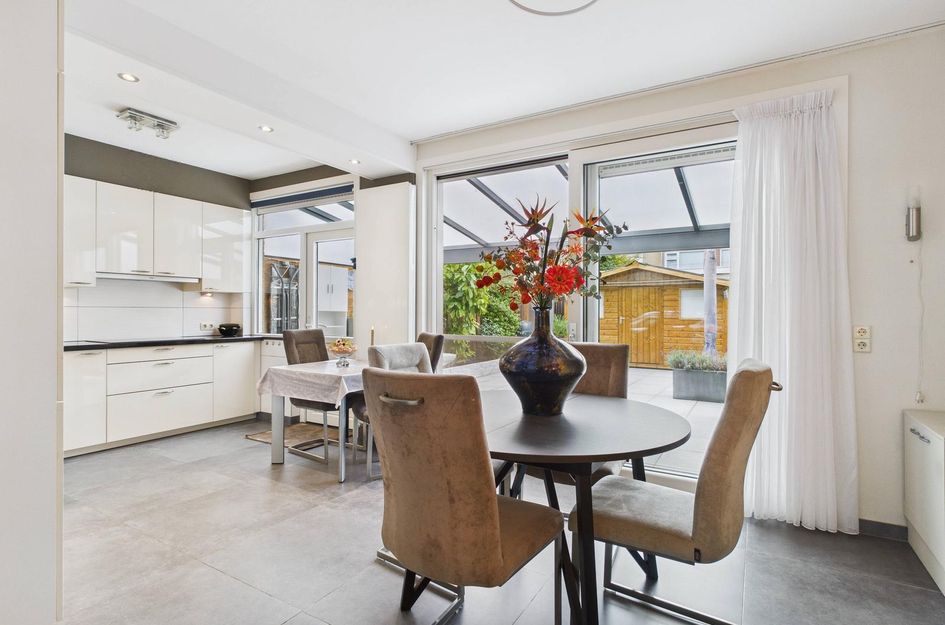 Madame Curiestraat 28