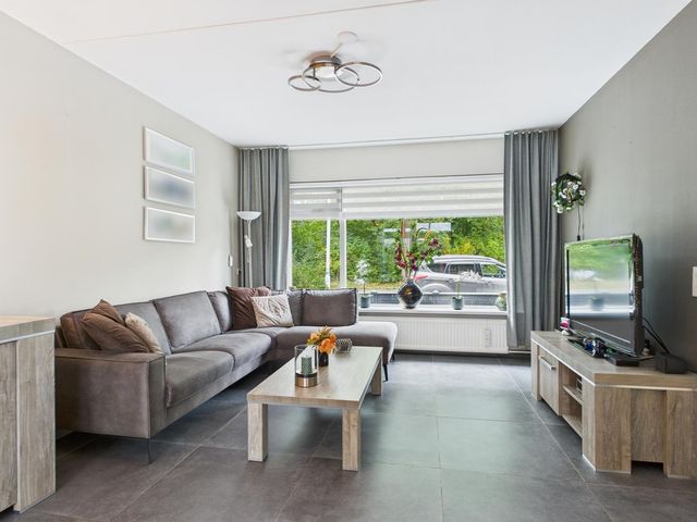 Madame Curiestraat 28, Terneuzen