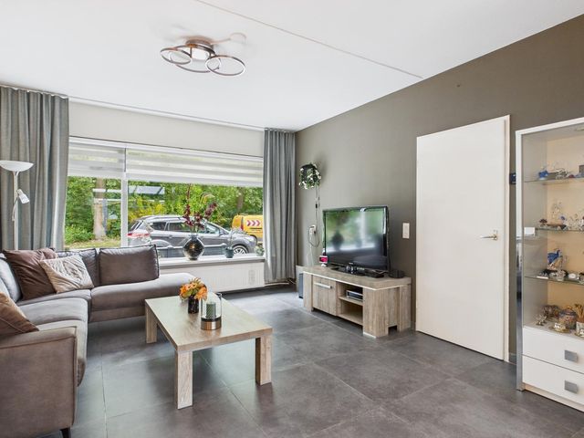 Madame Curiestraat 28, Terneuzen