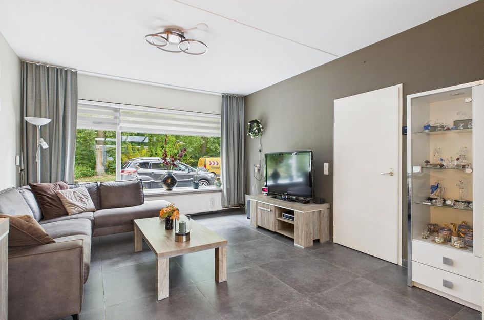 Madame Curiestraat 28