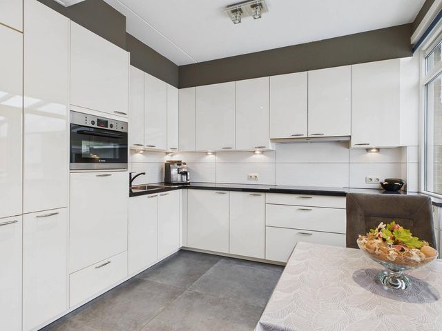 Madame Curiestraat 28, Terneuzen