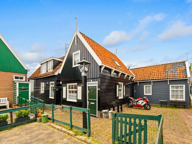 Kerkbuurt 63, Marken