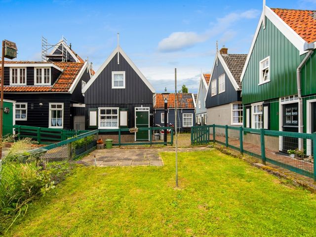 Kerkbuurt 63, Marken