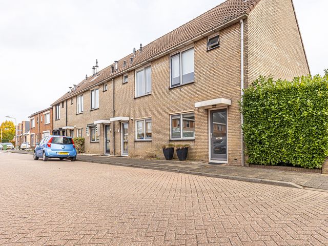 Koninginneweg 24, Numansdorp