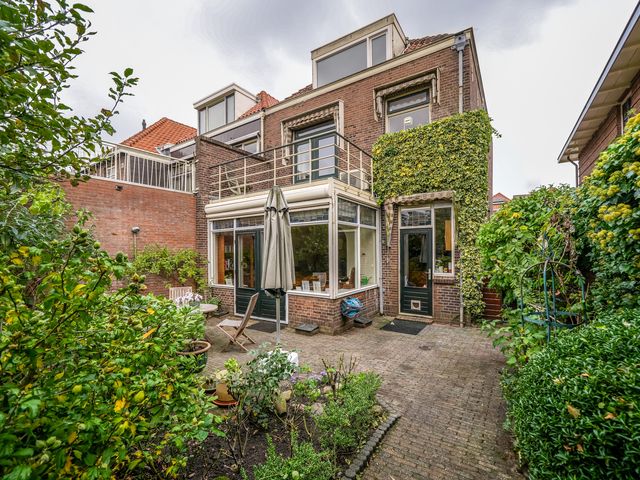 Burgemeester de Bruïnelaan 103, Zwijndrecht