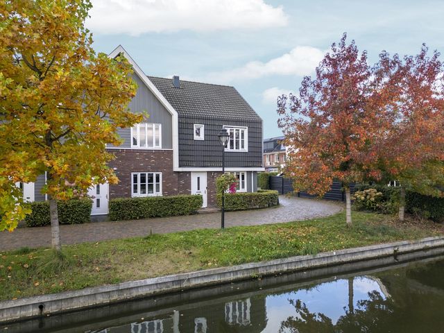 Charles Wilsonstraat 15, Almere