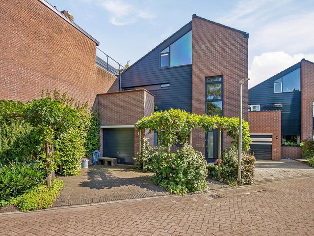 Heuvelhof 30, Waddinxveen