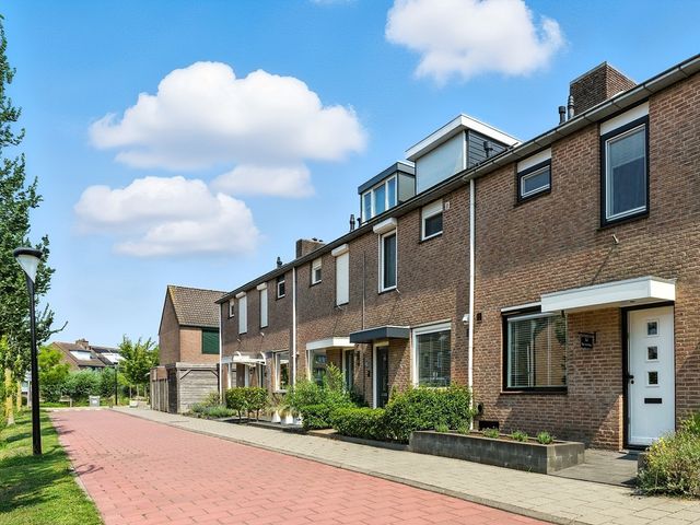 Zwanebloem 53, Alblasserdam