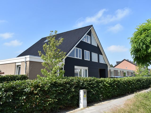Oranjestraat 27, Elst
