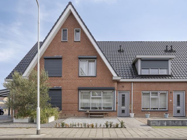 Carmen 48, Sint Jansteen