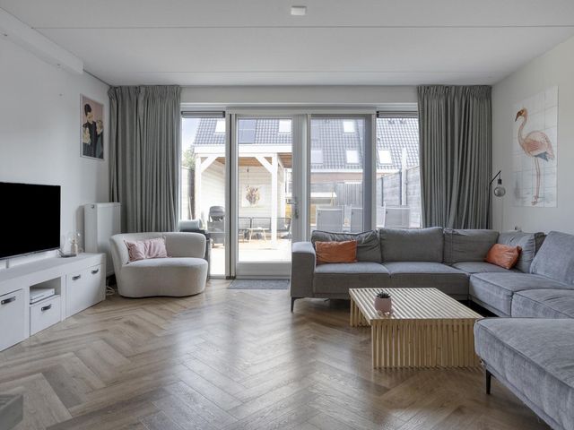 Carmen 48, Sint Jansteen