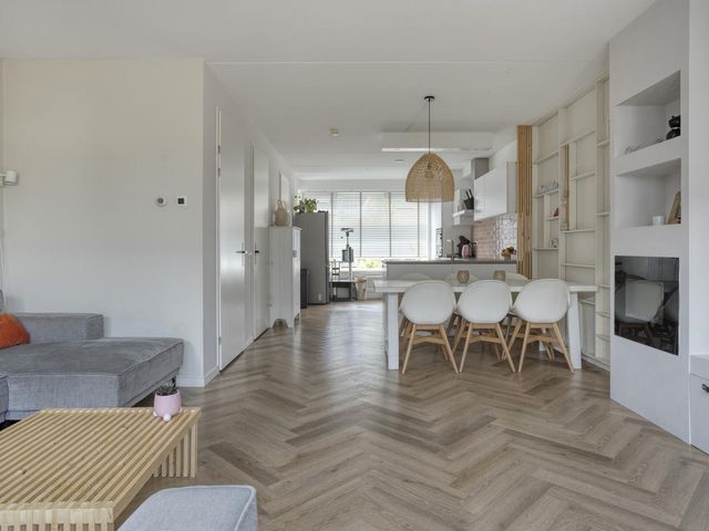 Carmen 48, Sint Jansteen