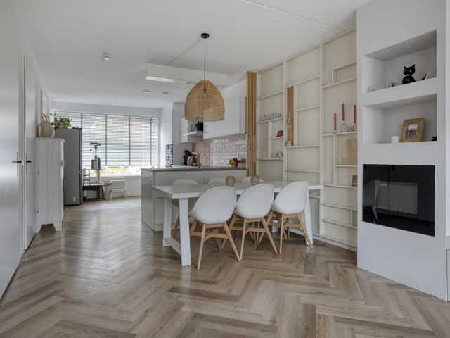 Carmen 48, Sint Jansteen