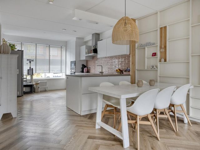 Carmen 48, Sint Jansteen