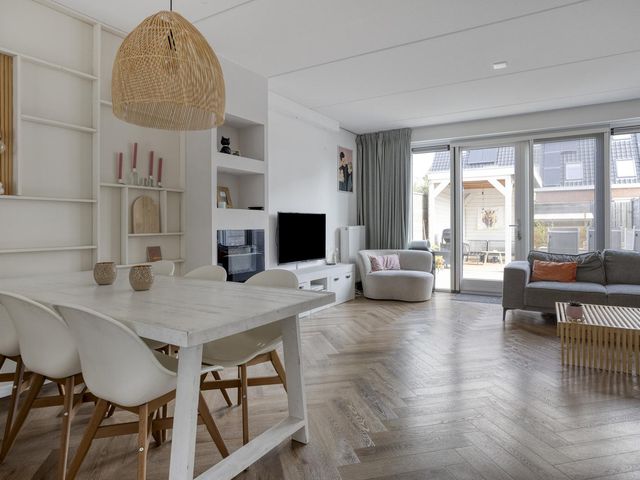 Carmen 48, Sint Jansteen