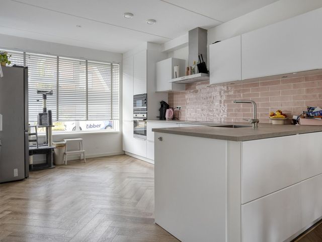 Carmen 48, Sint Jansteen