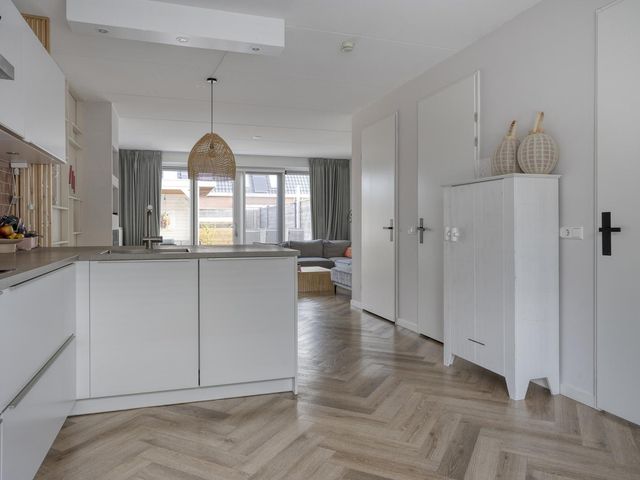 Carmen 48, Sint Jansteen