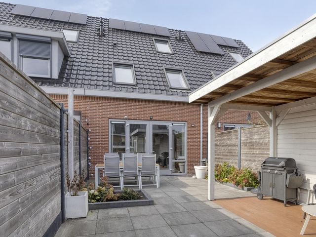 Carmen 48, Sint Jansteen