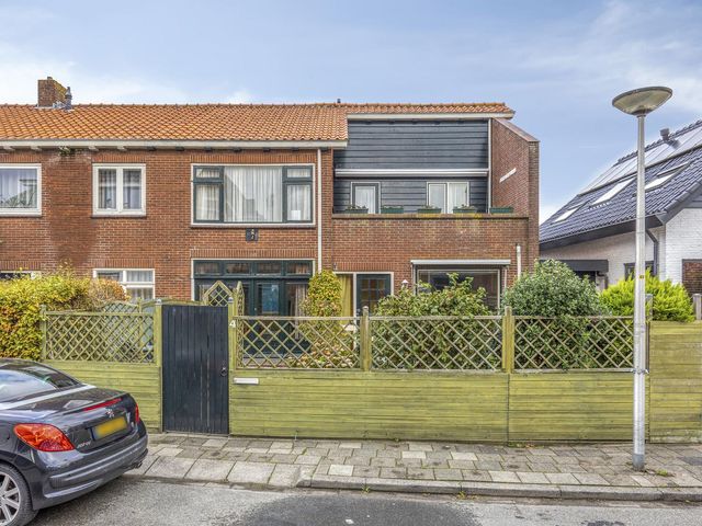 Raadhuislaan 4, Leimuiden