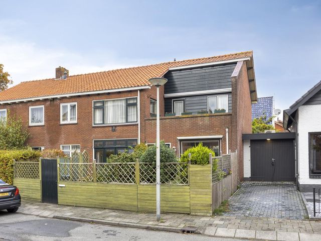 Raadhuislaan 4, Leimuiden