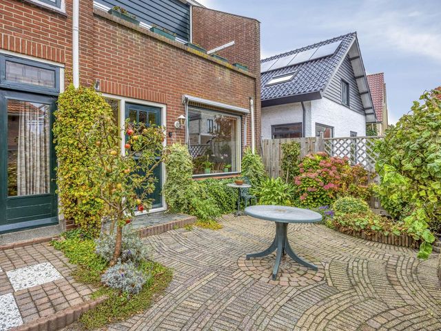 Raadhuislaan 4, Leimuiden