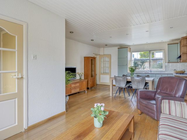 Raadhuislaan 4, Leimuiden