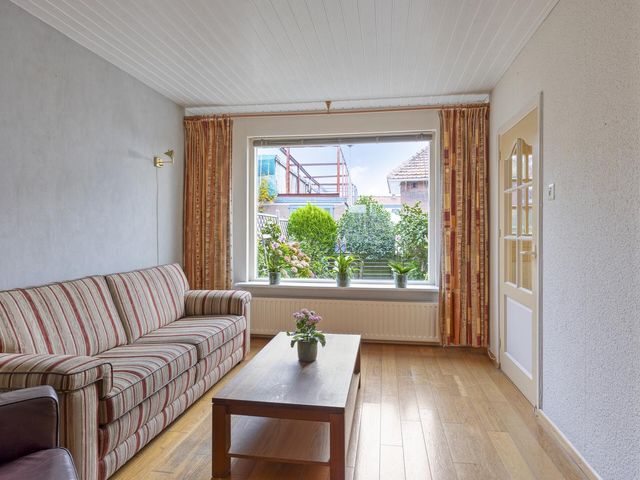 Raadhuislaan 4, Leimuiden