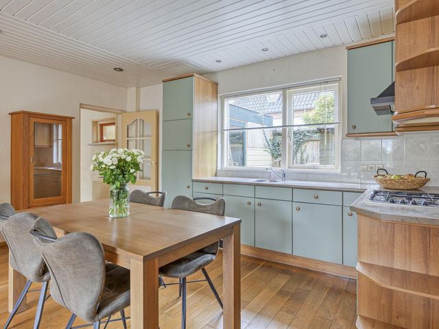 Raadhuislaan 4, Leimuiden