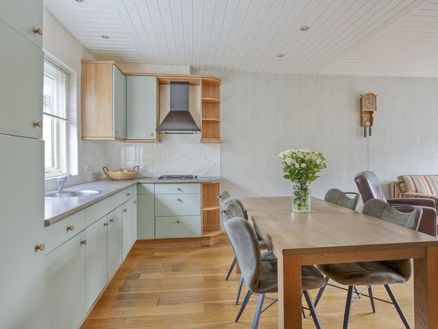 Raadhuislaan 4, Leimuiden