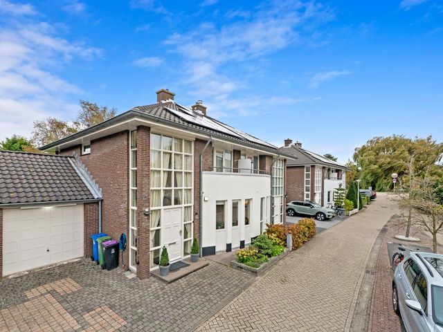 Berkenhof 8, Maasland