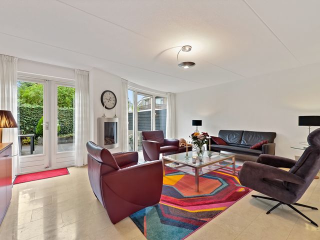 Berkenhof 8, Maasland