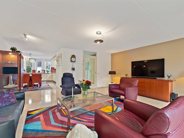 Berkenhof 8, Maasland