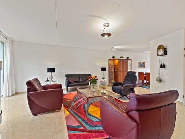 Berkenhof 8, Maasland