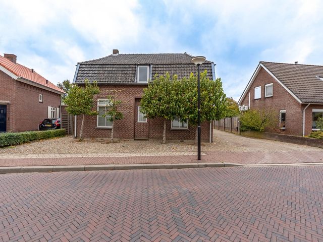 Spoorstraat 58, Vierlingsbeek