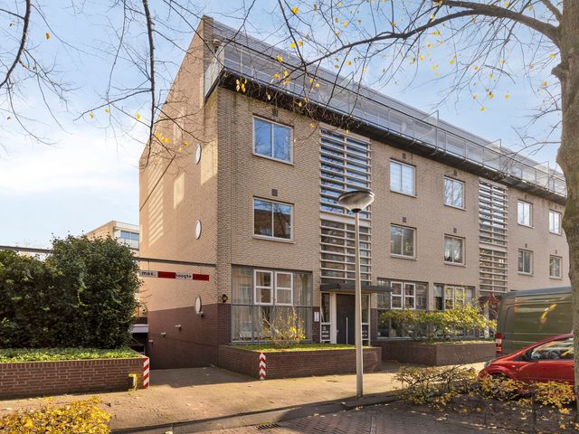 Louise Henriëttestraat 2B, Den Haag