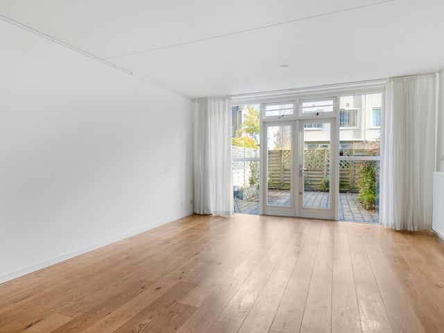 Louise Henriëttestraat 2B, Den Haag