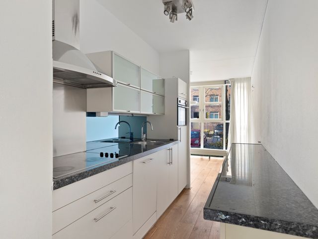 Louise Henriëttestraat 2B, Den Haag