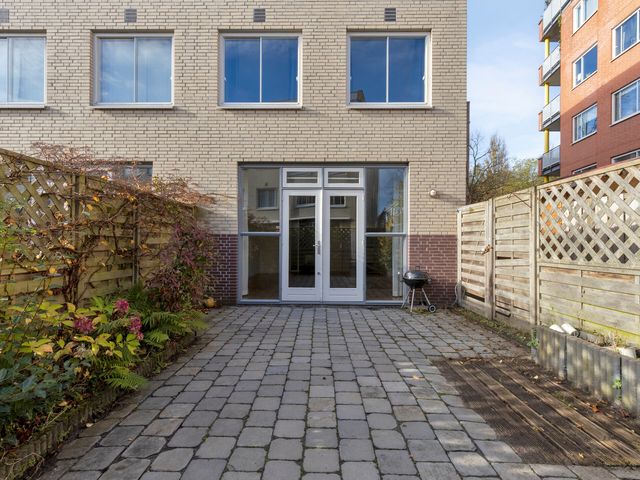 Louise Henriëttestraat 2B, Den Haag