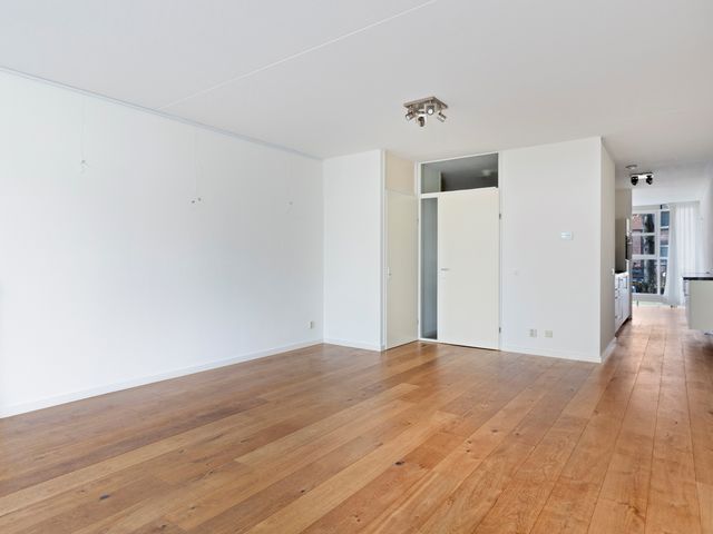 Louise Henriëttestraat 2B, Den Haag