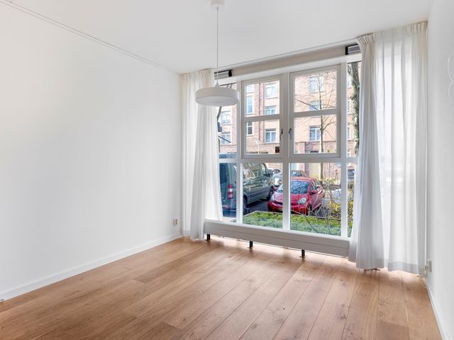 Louise Henriëttestraat 2B, Den Haag