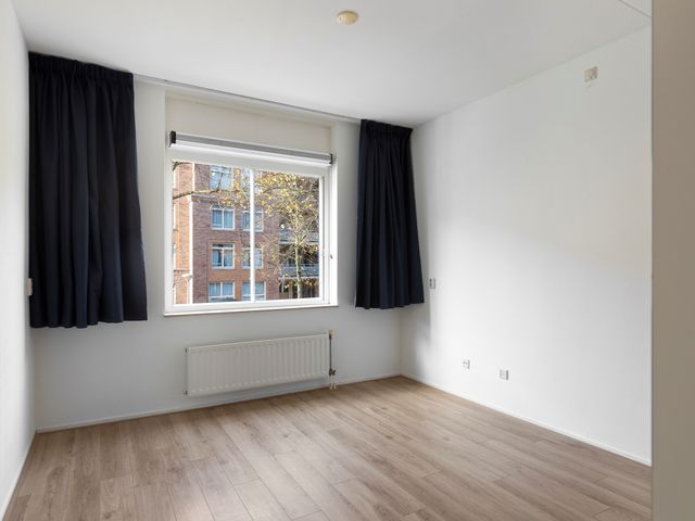 Louise Henriëttestraat 2B, Den Haag