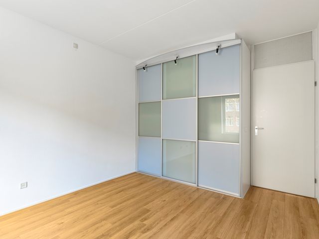 Louise Henriëttestraat 2B, Den Haag