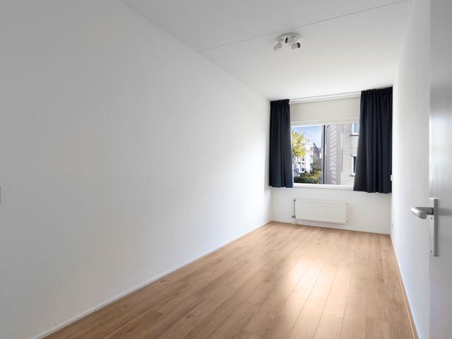 Louise Henriëttestraat 2B, Den Haag