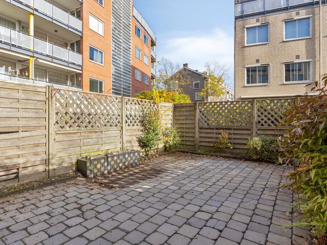 Louise Henriëttestraat 2B, Den Haag