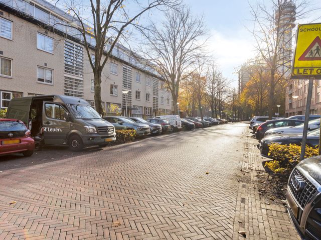 Louise Henriëttestraat 2B, Den Haag