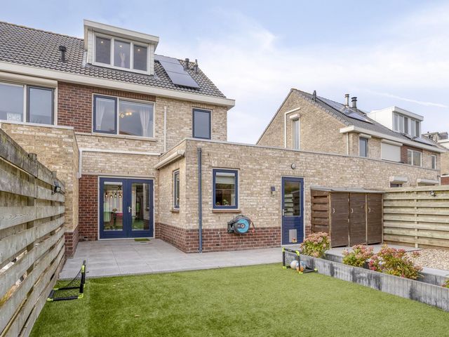 Parelmoerboog 10, Terneuzen