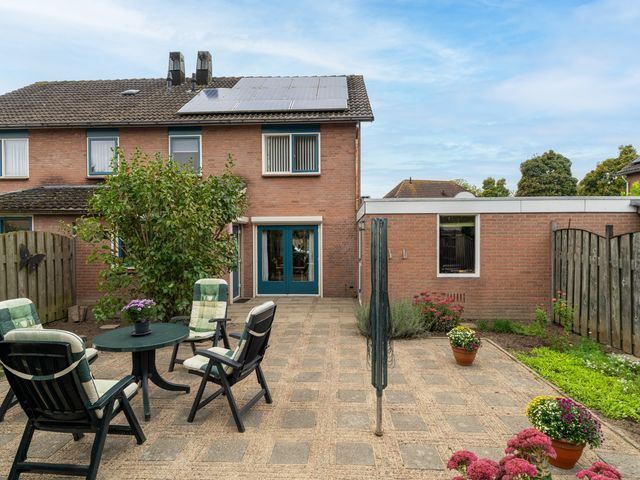 Akkerstraat 1, Genderen