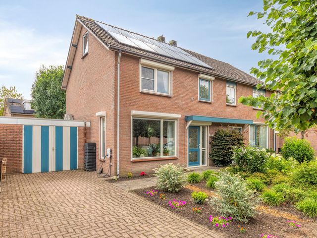 Akkerstraat 1, Genderen